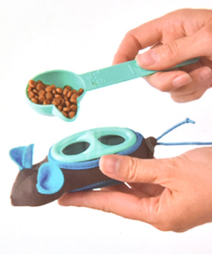 NO Bowl Cat Feeder ノーボウルキャットフィーダー