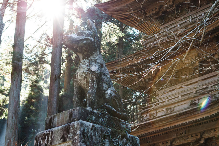 長野県駒ヶ根市・光前寺の霊犬「早太郎」の像