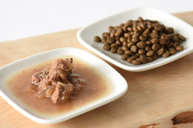 さくら肉のりんご煮を混ぜた写真