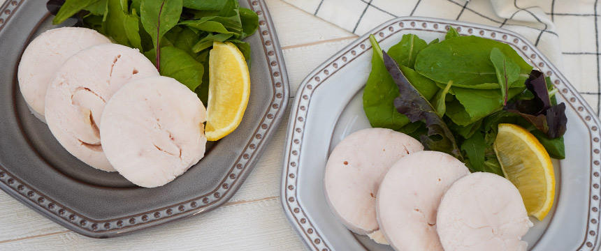 人間用レシピでも人気の鶏ハムを低糖質・減塩レシピで再現!嗜好性抜群です。