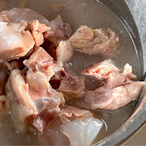 関節の悩みがある犬はサプリメントで取り入れることが多い栄養も、食事で美味しく取り入れられると嬉しいですよね