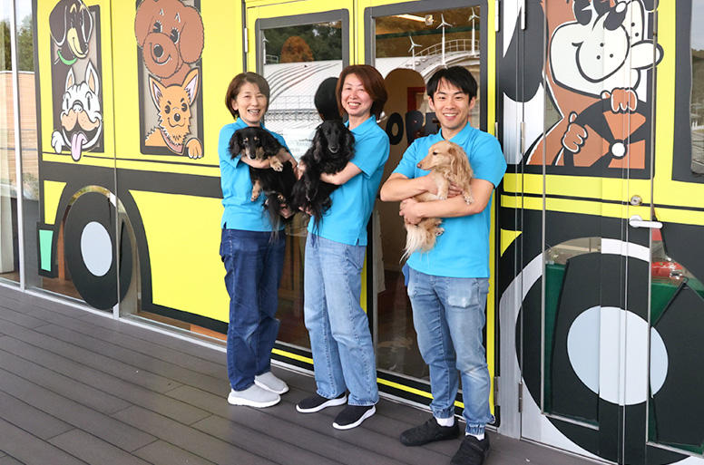 左から、元代表の宮岡アドバイザー、大沼トレーナー、保竹トレーナー