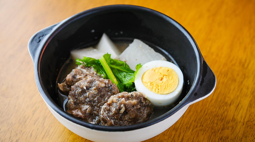 冬に美味しい「つゆたっぷり」。イワシのつみれ入りカブおでん【犬の手作り食レシピ】