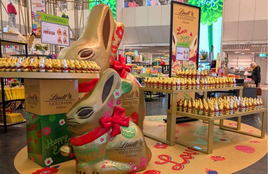 今年のイースターは夏時間に切り替わった1週間後。デパートにはイースターバニーなどのチョコレートを扱う特設コーナーが開設されていました。
